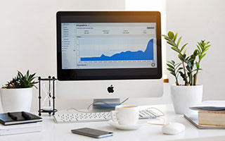 香蕉漫画三步校正：先问对象有没有偷换，再把字幕改成描述句（不费劲但管用）